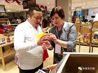 薪火相傳，巧手繪非遺——記哈爾濱市尚威志愿者協會文化志愿者分會參加“哈深哈”麥秸畫展示活動